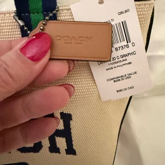 💙 Coach NWT Tan Canvas Tote Bag 20 With Coach Graphic and Wide Crossbody Strap - Picture 9 of 10